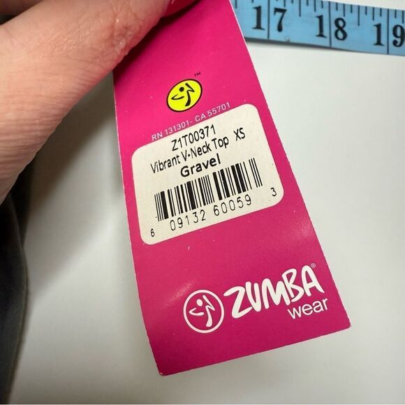 Zumba NWT! Vibrant V-Neck Fringe Top Gravel Gray Neon Logo Dance Fitness - Picture 9 of 9